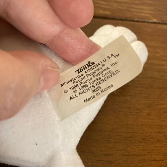 Vintage 80s Tonka White and Black Bulldog Pound Puppy Plush (1986) - Picture 3 of 3